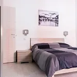 Tattica House